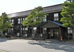 １８９７年に建てられた陸軍第４０連隊の兵舎。現在も使用されている＝４月１７日、鳥取市立川町７丁目