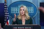　２６日、米ホワイトハウスで記者会見するレビット大統領報道官（ゲッティ＝共同）