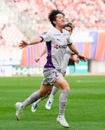 　新潟―京都　後半、決勝ゴールを決め、駆け出す京都・奥川＝デンカＳ