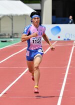 男子４００メートル予選６組　準決勝には進めなかったものの４８秒台の力走を見せた井上詞倭＝札幌市の厚別公園競技場