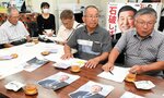 自民党総裁選への対応について協議するため集まった盤山会メンバーと佳子さん（左から２人目）＝３０日、鳥取市戎町の石破茂事務所