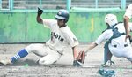 準々決勝・米子松蔭―鳥取西　米子松蔭は四回、適時二塁打で出塁した中前が４点目のホームを踏む＝倉吉市営野球場