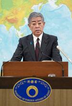 　記者会見する岩屋外相＝１８日午後、外務省