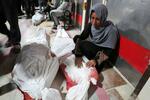 　イスラエルによる攻撃犠牲者を悼むパレスチナ人女性＝２０日、パレスチナ自治区ガザ北部ベイトラヒヤ（ロイター＝共同）