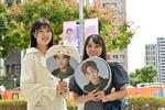 　ＪＯ１の公演に訪れたファン２人＝１１月１１日、台湾北部の新北市（共同）