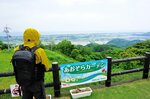 山頂から北栄の田園風景を眺める。あいにくの梅雨空だが、ミストシャワーが心地よい