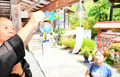 境内に涼しげな音色を奏でる風鈴