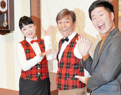 新喜劇カップルの内場（中央）と妻のやすえ（左）。右はやはり妻が新喜劇座員の吉田