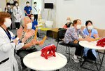 クオール薬局のスタッフとｅスポーツに挑戦する参加者
