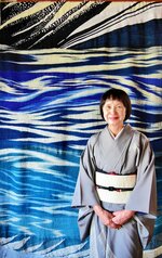 日展会友となった古澤さんとテーマにしている海と波シリーズの作品＝倉吉市小田