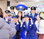 ＳＮＳによる詐欺防止を呼びかける動画撮影の様子＝米子市上福原の米子署