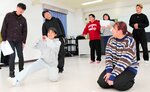 本番に向けて練習に励む学生ら