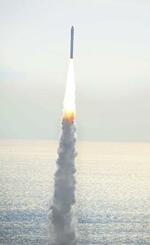 　和歌山県串本町の「スペースポート紀伊」から打ち上げられた小型ロケット「カイロス」２号機＝２０２４年１２月