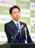 　閣議後の記者会見で、備蓄米の放出について述べる小泉農相＝２３日午前、農水省
