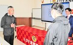 特殊詐欺に対する危機意識を持ってもらうための声かけを練習する参加者ら