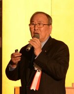 まちづくりの構想を語る児嶋会頭＝６日、ＪＲ鳥取駅前のホテルニューオータニ鳥取