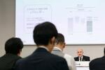 　記者会見する日産自動車のイバン・エスピノーサ社長＝１３日午後、横浜市