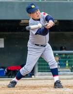 快音　見事なスイングでボールを芯で捉える
