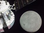 　２０２２年１１月、無人試験飛行で月をかすめる宇宙船オリオン（ＮＡＳＡ提供）