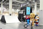 大阪・関西万博の公式キャラクター「ミャクミャク」や大阪府のマスコット「もずやん」らもアーバンスポーツに挑戦