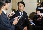 　取材に応じる衆院政治改革特別委の斎藤健・与党筆頭理事＝１６日午後、国会