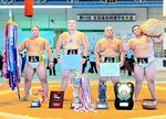 団体で９年ぶり５度目の優勝を果たした鳥取城北＝大分県宇佐市総合運動場相撲場