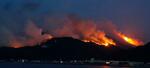 　岡山市南区で発生した山火事＝２３日午後６時４５分