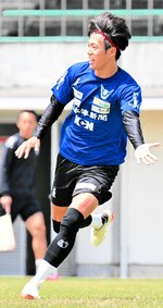 ハードワークで攻撃の起点となる宮田和純＝どらドラパーク米子球技場