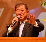 衆院解散の是非や少子化問題など、多様な国政課題について語った石破氏＝１７日、鳥取市尚徳町のとりぎん文化会館