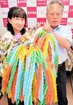 広島市に贈られる約１０万羽の千羽鶴＝２４日、新温泉町湯の湯村温泉観光協会
