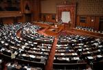 　教員給与特別措置法改正案など関連法案が審議入りした参院本会議＝２１日午前