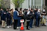 　田村浩子被告の札幌地裁判決で、傍聴券を求め並ぶ人たち＝７日午前