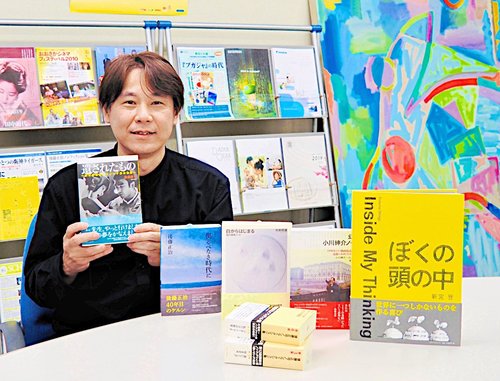 さまざまなジャンルの出版物を担当する川満真也さん