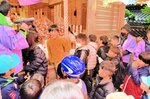 【宇都野神社の十日えびす】
商売繁盛などを願う「十日えびす」。福男・福女を決める福くじ神事では、一番福を狙おうと地元の子どもたちが大勢詰めかけた＝１０日、新温泉町浜坂の宇都野神社