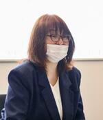 　判決後、記者会見する原告の女性＝２６日午後、福岡市