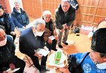 ミョウガの生育状況で豊凶を占う茗荷祭り＝新温泉町竹田の面沼神社