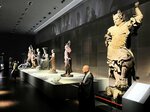 特別展に先立ち公開されている「二天王立像」（手前）
