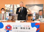 万博来場者の呼び込みに向けて、情報共有と連携を呼びかける亀井副知事（中央）＝２７日、鳥取県庁