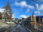 　雪山に囲まれたダボスの街並み＝１月、スイス・ダボス（共同）