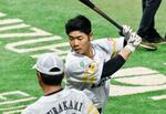 　打撃練習するソフトバンク・近藤＝みずほペイペイドーム