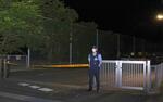 　職員の女性が切り付けられる事件のあった児童福祉施設付近＝３１日午後１０時８分、佐賀市