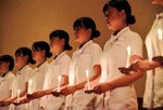 ナイチンゲール誓詞を朗読する生徒ら＝２９日、倉吉市南昭和町の県立倉吉総合看護専門学校