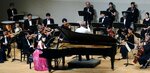 ベートーベンの名曲を奏でる高木さんや団員ら