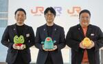 　モバイルイコカ共通利用についての説明会で、撮影に応じるＪＲ３社の担当者＝７日午後、大阪市北区