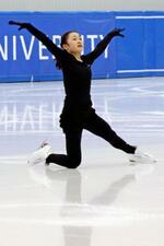 　練習で新プログラムを披露するフィギュアスケート女子の島田麻央＝愛知県豊田市