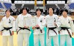 女子団体で３位入賞を果たした八頭＝岡山武道館