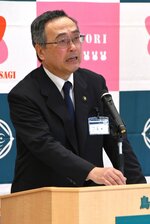 被害住民の意向に沿って対応する考えを強調する深沢市長＝４日、鳥取市役所