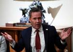　米ホワイトハウスで話すウォルツ大統領補佐官＝２５日（ロイター＝共同）