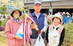 優勝した山本さん（中央）と上位入賞者