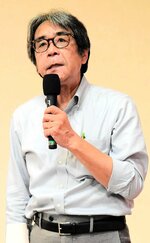 「大御堂廃寺跡は日本の重要遺跡」と語る花谷館長
